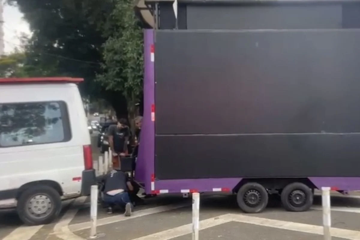 GSI intervém para liberar telão bancado pelo PT em frente ao debate da Band