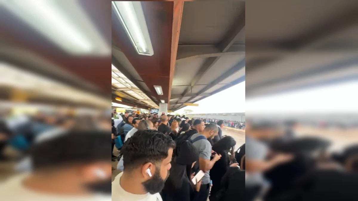 Estações do BRT ficam lotadas após interdição de trânsito na Epia Sul