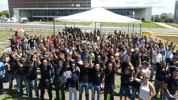 Agentes socioeducativos terminam greve