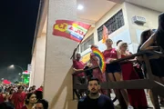 Petistas lotam as ruas da Asa Norte e celebram virada histórica de Lula - imagem 2 Petistas lotam as ruas da Asa Norte e celebram virada histórica de Lula - imagem 2