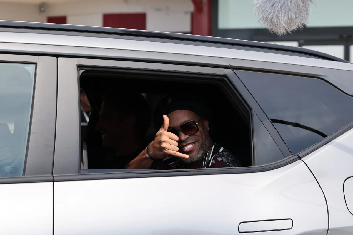Ronaldinho Gaúcho prepara festa de noivado com Ingryd Guadagnin - imagem 1 Ronaldinho Gaúcho prepara festa de noivado com Ingryd Guadagnin - imagem 1