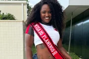 Yonna Galvão posa com a faixa de muda do time rubro-negro