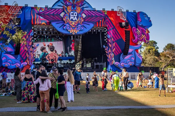 Street style: looks do Festival CoMA 2024 garantem animação na capital