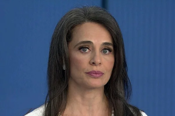 Carla Vilhena comete erro no Jornal Nacional e não passa despercebido