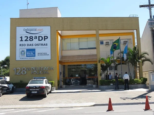 Fachada da 128 delegacia de polícia do Rio de Janeiro