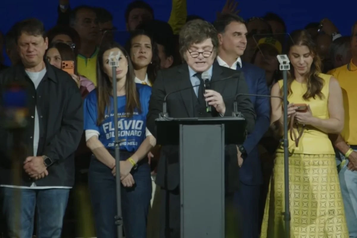 Vídeo de Michelle e Bolsonaro de IA: o que marcou lançamento de Flávio à Presidência - imagem 13 Vídeo de Michelle e Bolsonaro de IA: o que marcou lançamento de Flávio à Presidência - imagem 13