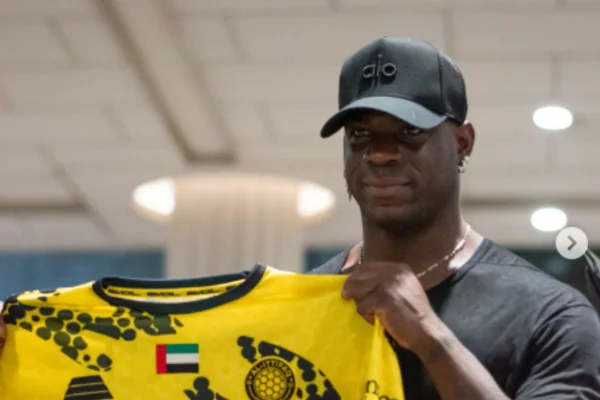 Balotelli acerta com clube da segunda divisão dos Emirados Árabes
