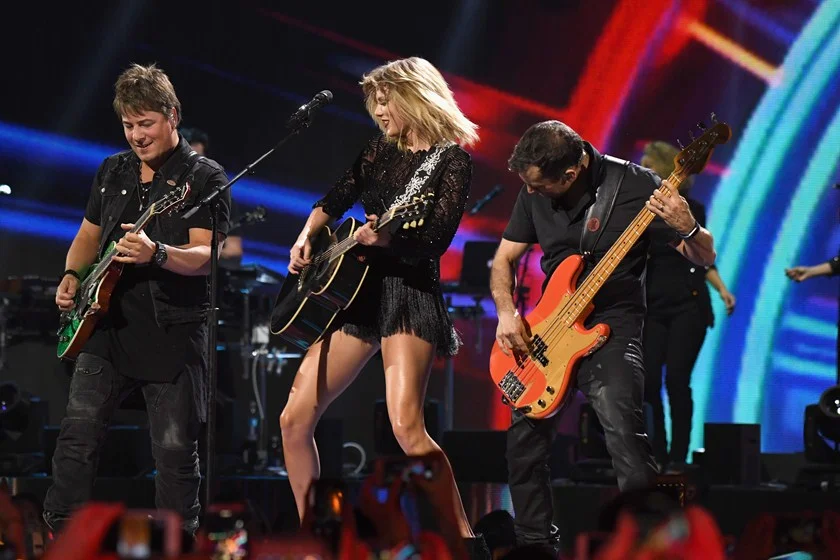 Em nova música, Taylor Swift diz que “a antiga Taylor está morta” - imagem 4 Em nova música, Taylor Swift diz que “a antiga Taylor está morta” - imagem 4