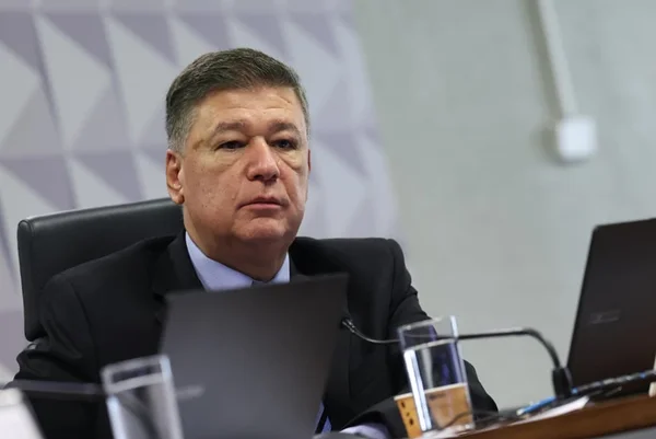 Senador Carlos Viana, presidente da CPMI do INSS - Metrópoles