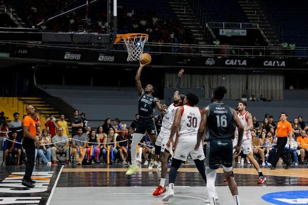 O Brasília Basquete foi derrotado pelo Flamengo no NBB, em seu último jogo em casa na primeira fase