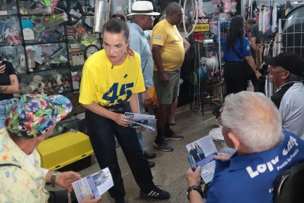 Paula Belmonte promete garantir direito de trabalho a feirantes do DF - Metrópoles