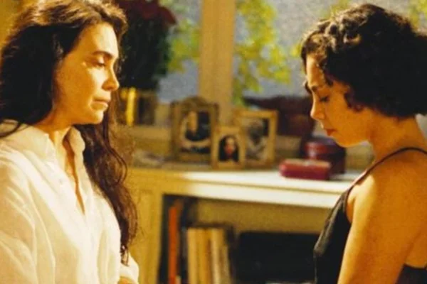 Filha de Regina Duarte em novela reprova gestão da ex-secretária de Cultura