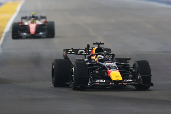 Singapura: Verstappen vence sprint caótica e Bortoleto abandona após batida