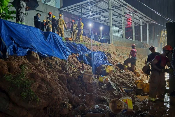 Balanço da Defesa Civil de temporais ponta vítimas por deslizamentos, quedas de muros, árvores, descargas elétricas e enxurradas - Metrópoles