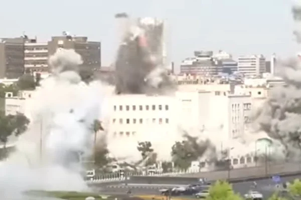 Imagem colorida de explosão na Síria