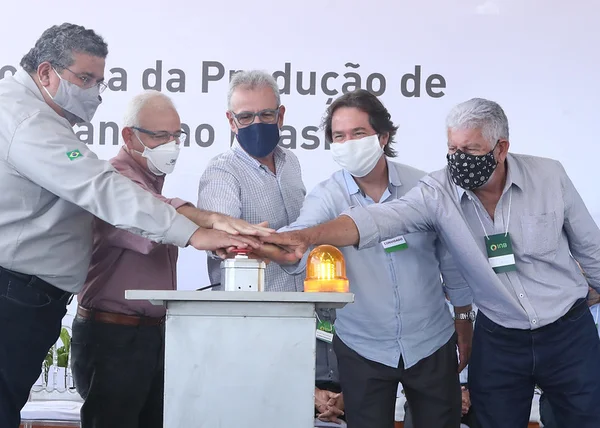 Bento Albuquerque, Ministro de Minas e Energia, participa da Cerimônia de Retomada da Produção de Urânio no Brasil.