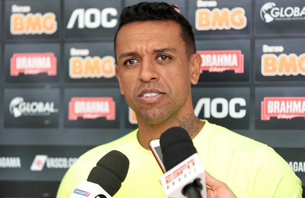 Sidao do Vasco dando entrevista - Metrópoles