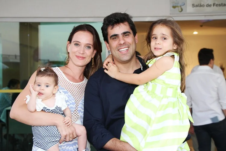 Sarah, Maria, Laura e Rafael Carneiro Sarah, Maria, Laura e Rafael Carneiro