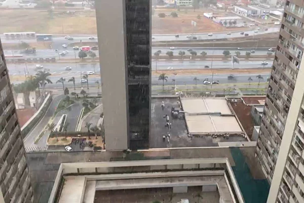 Chuva em Águas Claras - Metrópoles