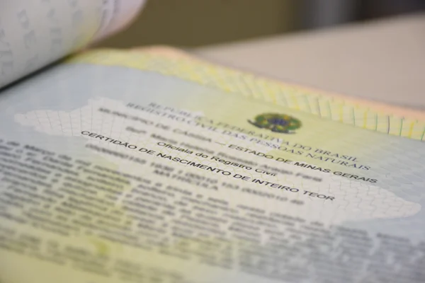 certidão de nascimento