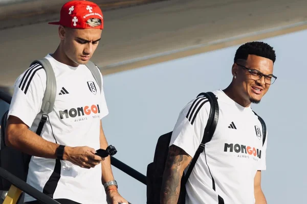 Andreas Pereira e Rodrigo Muniz em viagem pelo Fulham. O volante negocia com o Palmeiras