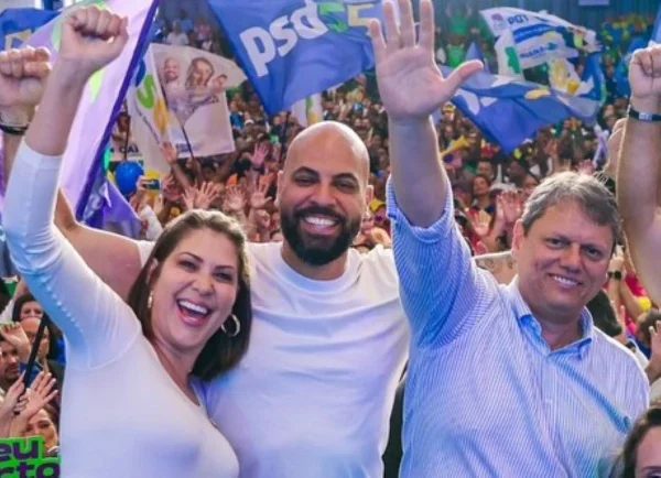 O deputado estadual Gerson Pessoa ao lado do governador Tarcísio de Freitas - Republicanos