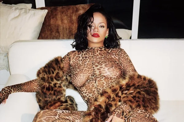 Rihanna ou Kylie Jenner? Veja quem é precursor no catsuit de leopardo