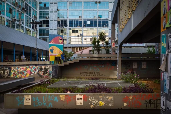 Conic, um labirinto de cultura jovem no centro urbano de Brasília