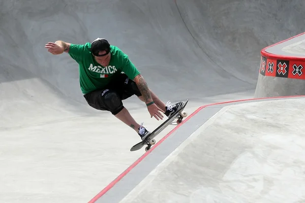 Jeff Grosso fazendo manobra