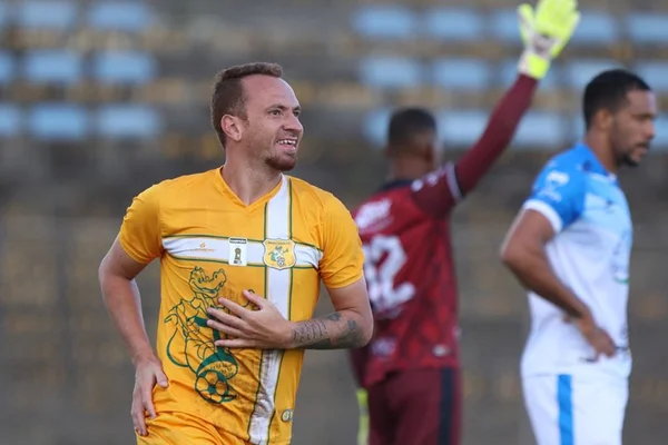 Zé Love decide jogo para o Brasiliense