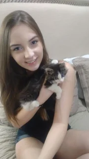 A estudante Karon Tamara é a nova tutora de Hope: ela ficou sensibilizada pela história do filhote com a pata quebrada após ser arremessado na Esplanada