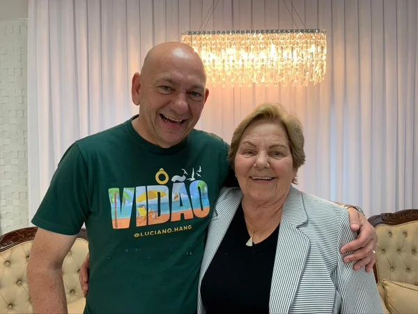 Mãe de Luciano Hang morre, aos 82 anos, após complicações por Covid-19