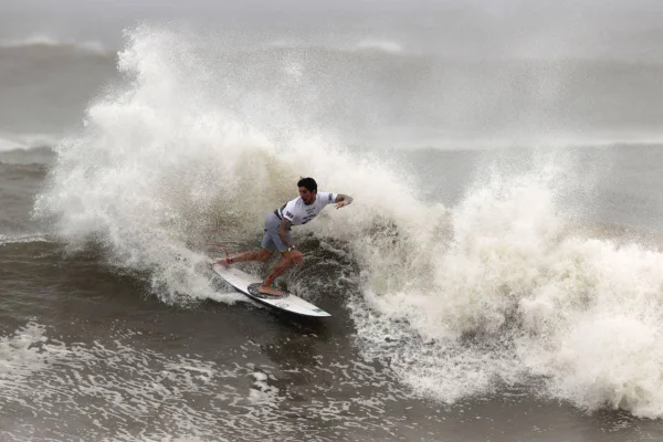 Gabriel Medina avança para semis