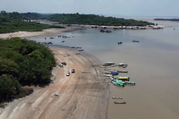 imagem colorida do rio negro, na amazônia