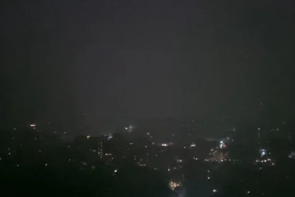 Raios e ventania: tempestade provoca caos em São Paulo nesta terça
