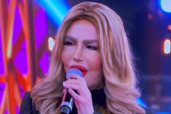 Cantora Rosana