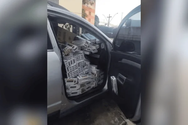 Contrabando: PM aborda carro e acha 15 mil maços de cigarro ilegais - destaque galeria