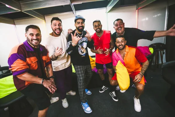 Vou Zuar posa juntos antes do lançamento de uma nova música - Metrópoles