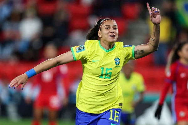 Imagem colorida de Bia Zaneratto em jogo da Copa do Mundo de Futebol Feminino- Metrópoles