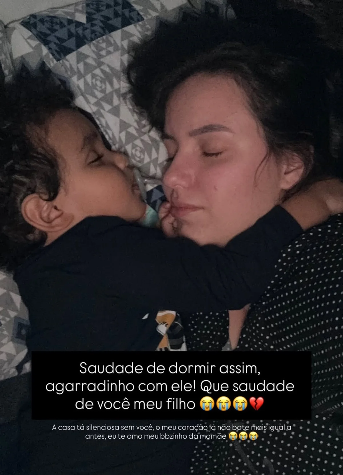 Letícia Vieira, esposa de Gustavo Simões, é clicada dormindo ao lado do filho, Benício Letícia Vieira, esposa de Gustavo Simões, é clicada dormindo ao lado do filho, Benício