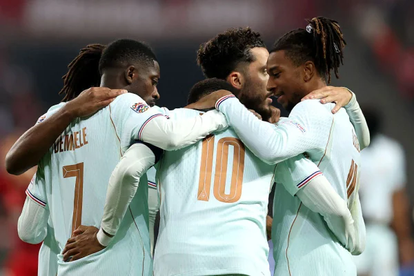 Mbappé marca e França vence a Turquia na estreia de Zidane no comando