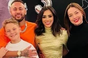 Neymar, Davi Lucca, Bruna Biancardi e Carol Dantas posam jutos e sorridentes