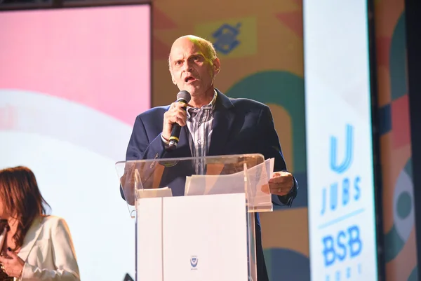Com show do Menos é Mais, JUBs Brasília é oficialmente aberto