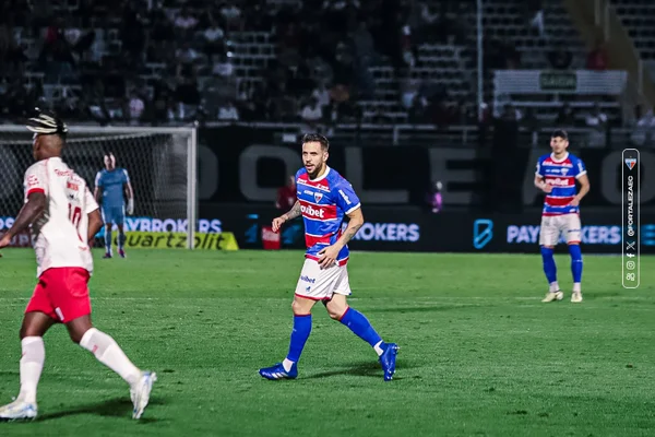 Foto coorida de Fortaleza e Bragantino - Metrópoles