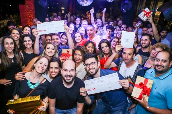 Confraternização do Grupo OK e Metrópoles agita varanda da Steak Bull