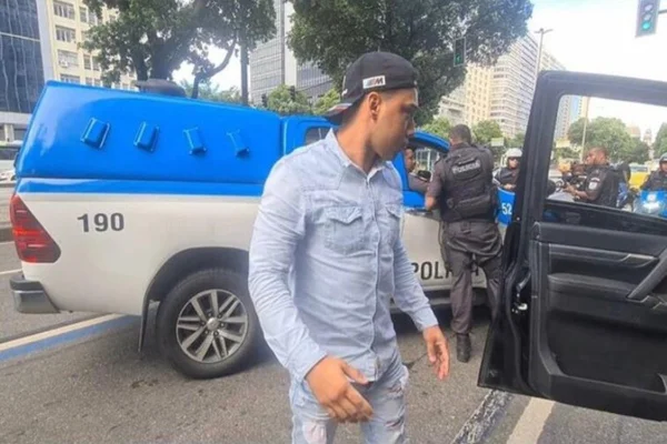 Vereador do Rio Gabriel Monteiro é atacado durante atividade parlamentar