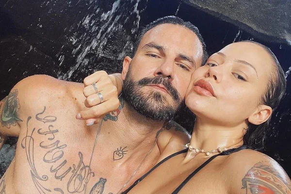Ex-BBB Wagner Santiago vende vídeos de sexo com a namorada no OnlyFans
