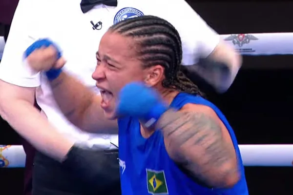 Beatriz Ferreira ganha de venezuelana e é campeã no Mundial Militar de boxe
