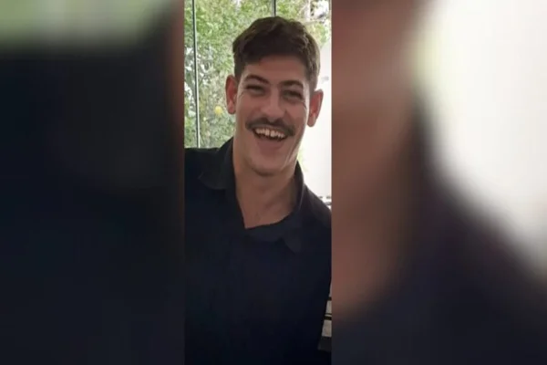 Imagem colorida, André tem 28 anos - Metrópoles
