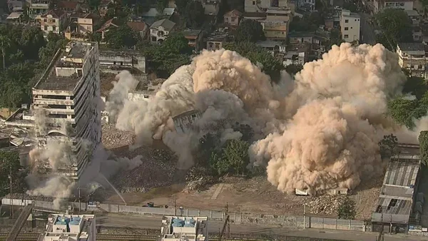 imagem colorida prédios implodidos para construção de parque